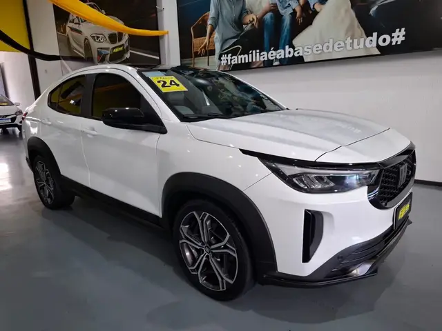 Carro Fiat Fastback 2024 Turbo 200