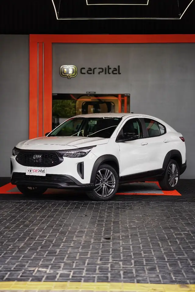 Carro Fiat Fastback 2024 Turbo 200