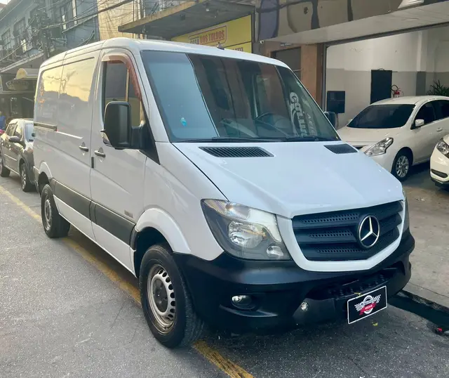 Carro Mercedes-Benz Sprinter 2018 Furgão 415 CDI Teto Baixo 7,5m