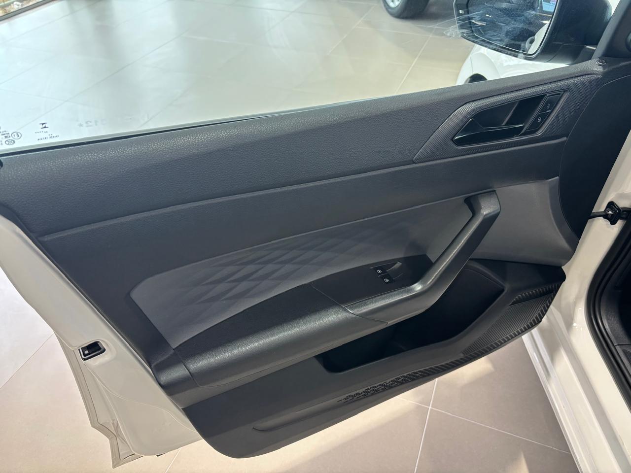 vw - volkswagen polo track 1.0 flex 12v 5p