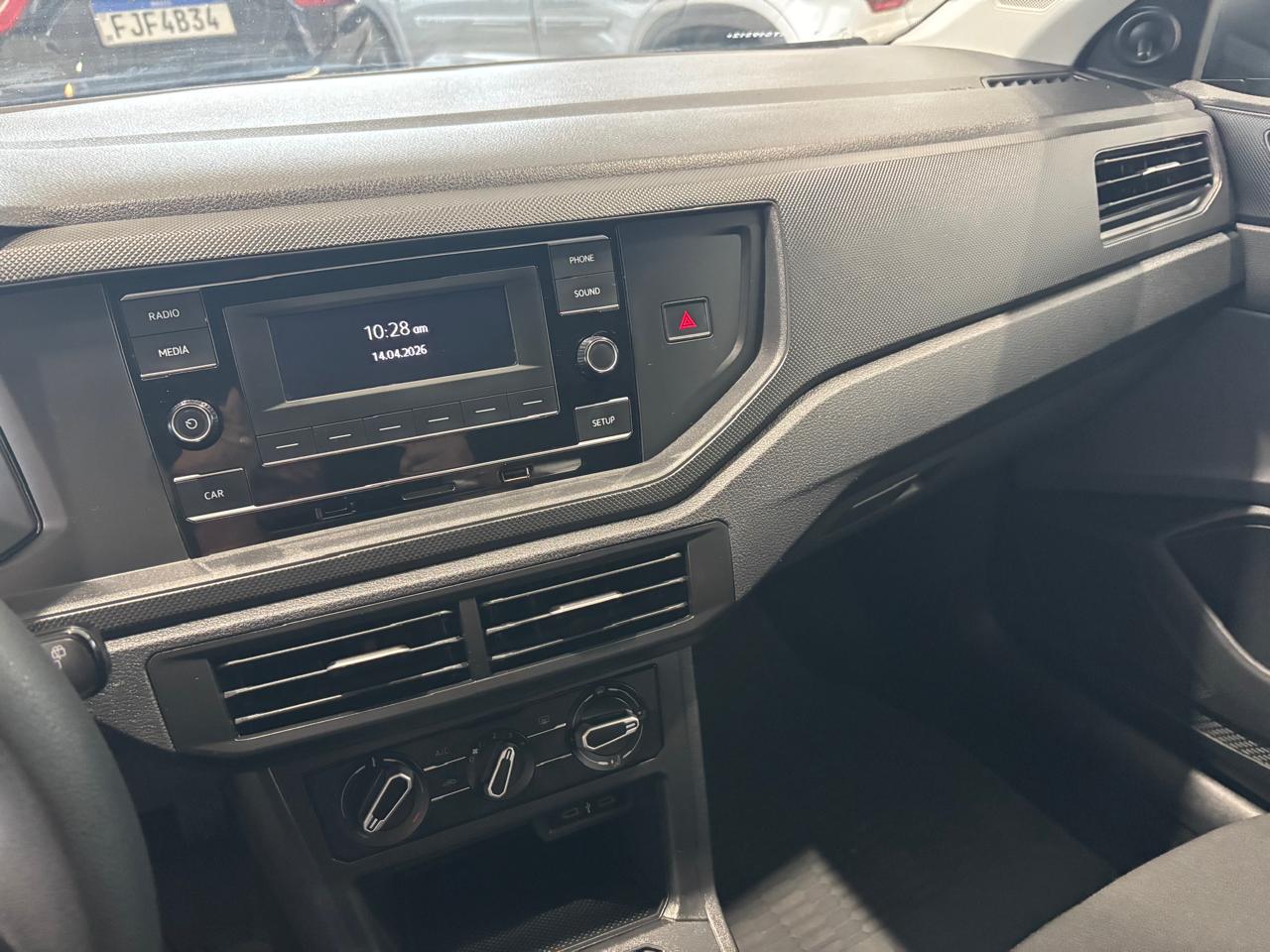 vw - volkswagen polo track 1.0 flex 12v 5p