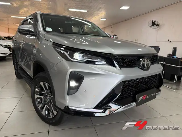 Carro Toyota SW4 2024 SRX 2.8 Turbodiesel 4x4 (Aut.) (7 Lugares)