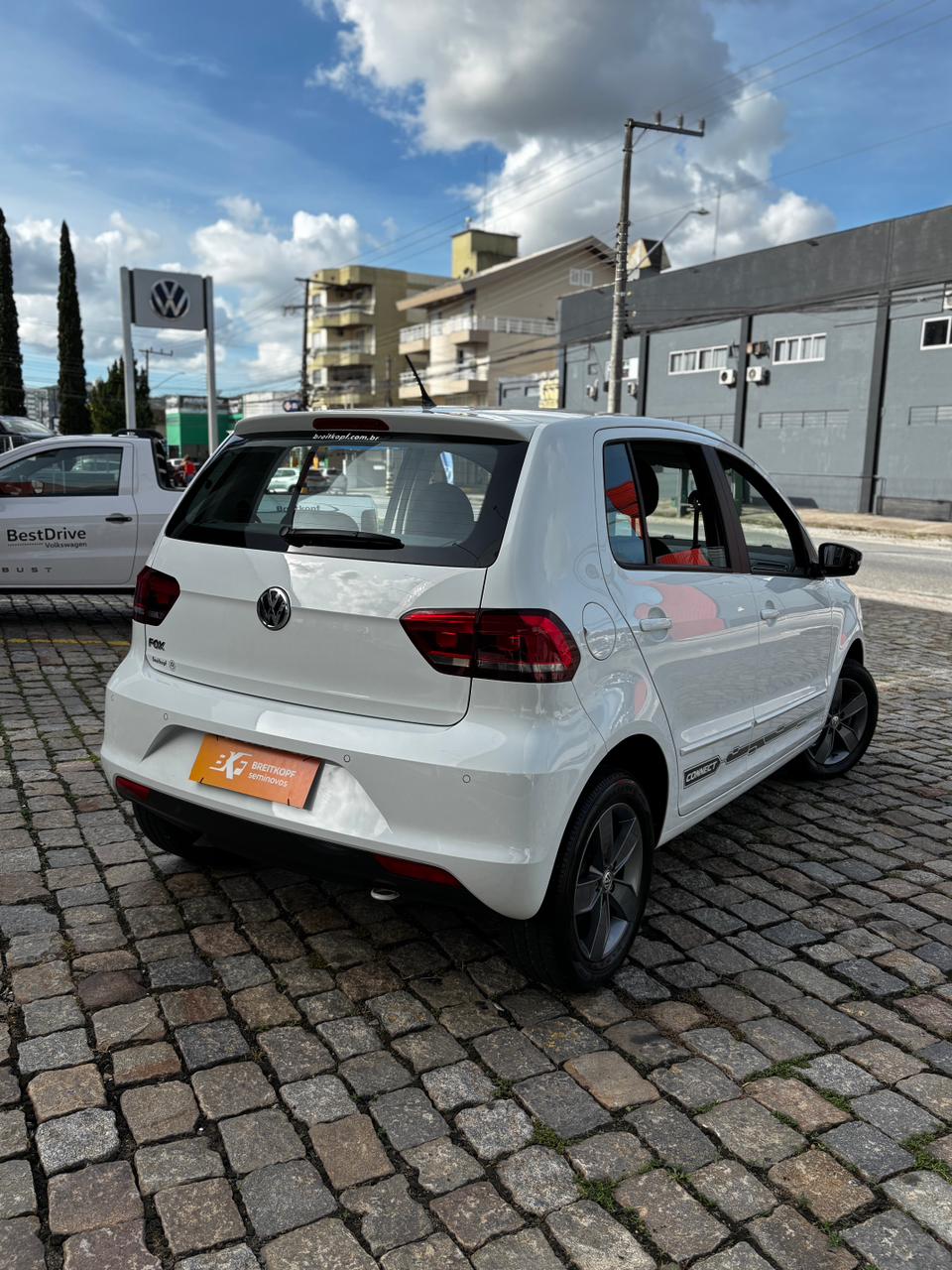 VW - Volkswagen-Fox-1.6 MSI Connect (Flex)