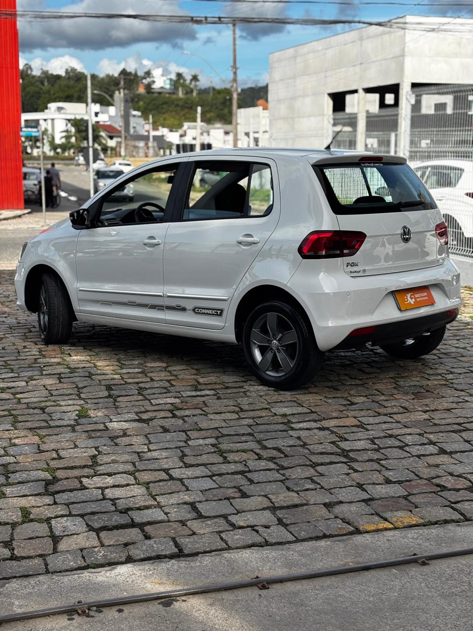 VW - Volkswagen-Fox-1.6 MSI Connect (Flex)