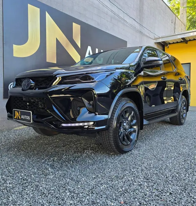 Carro Toyota SW4 2025 SRX Platinum 2.8 Turbodiesel 4x4 (Aut.) (7 Lugares)