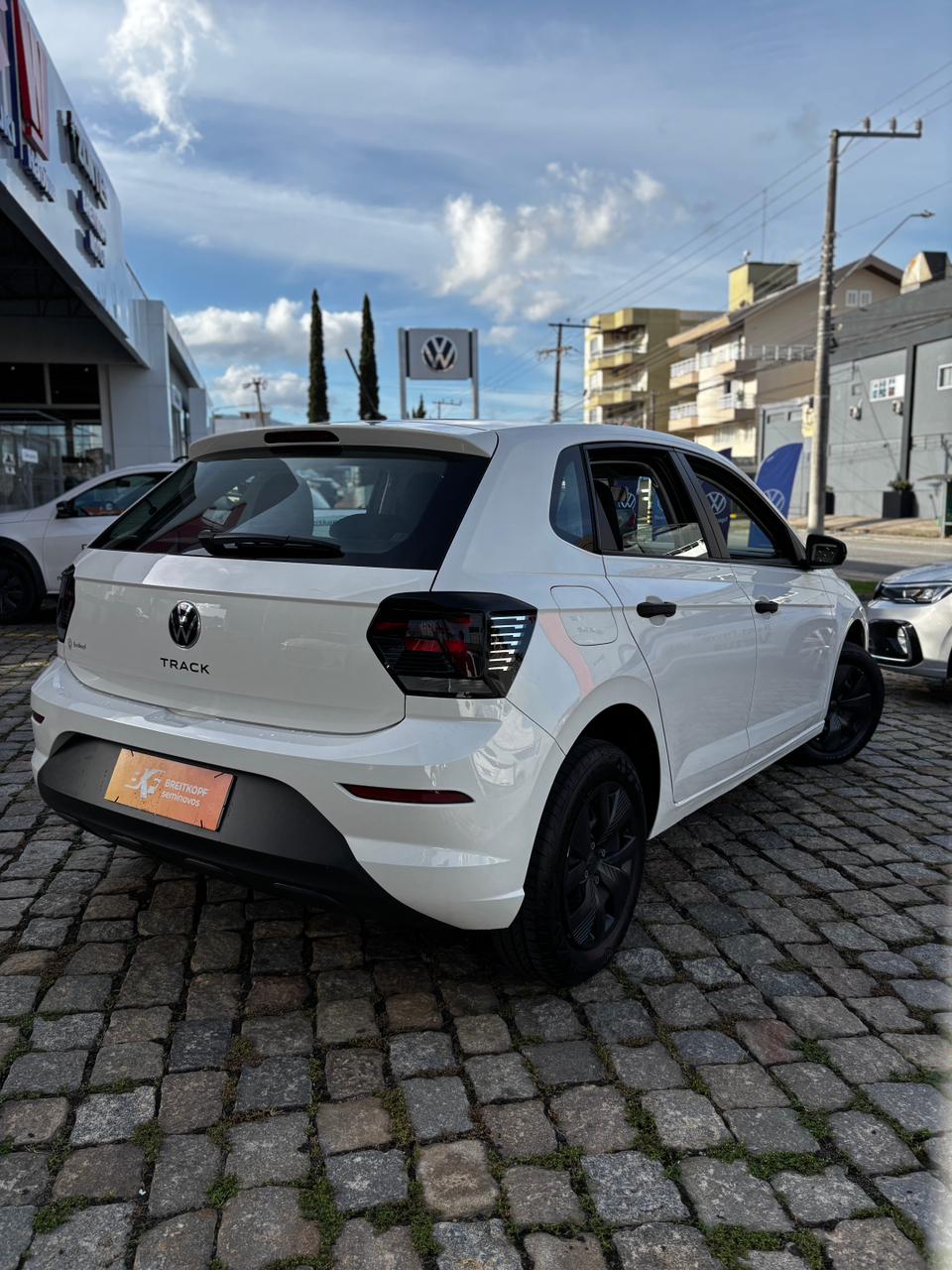 VW - Volkswagen-Polo-Track 1.0 Flex 12V 5p