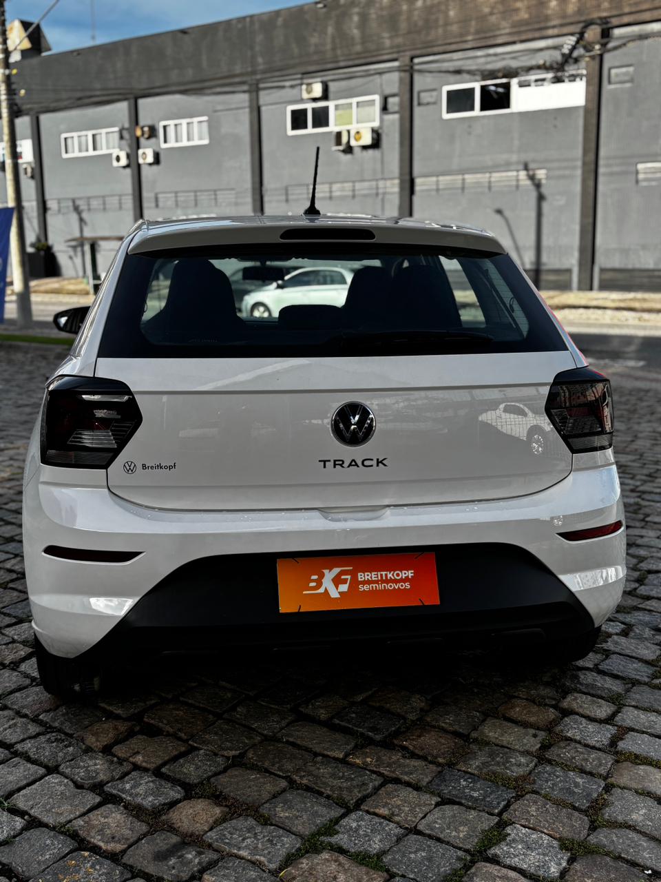 VW - Volkswagen-Polo-Track 1.0 Flex 12V 5p