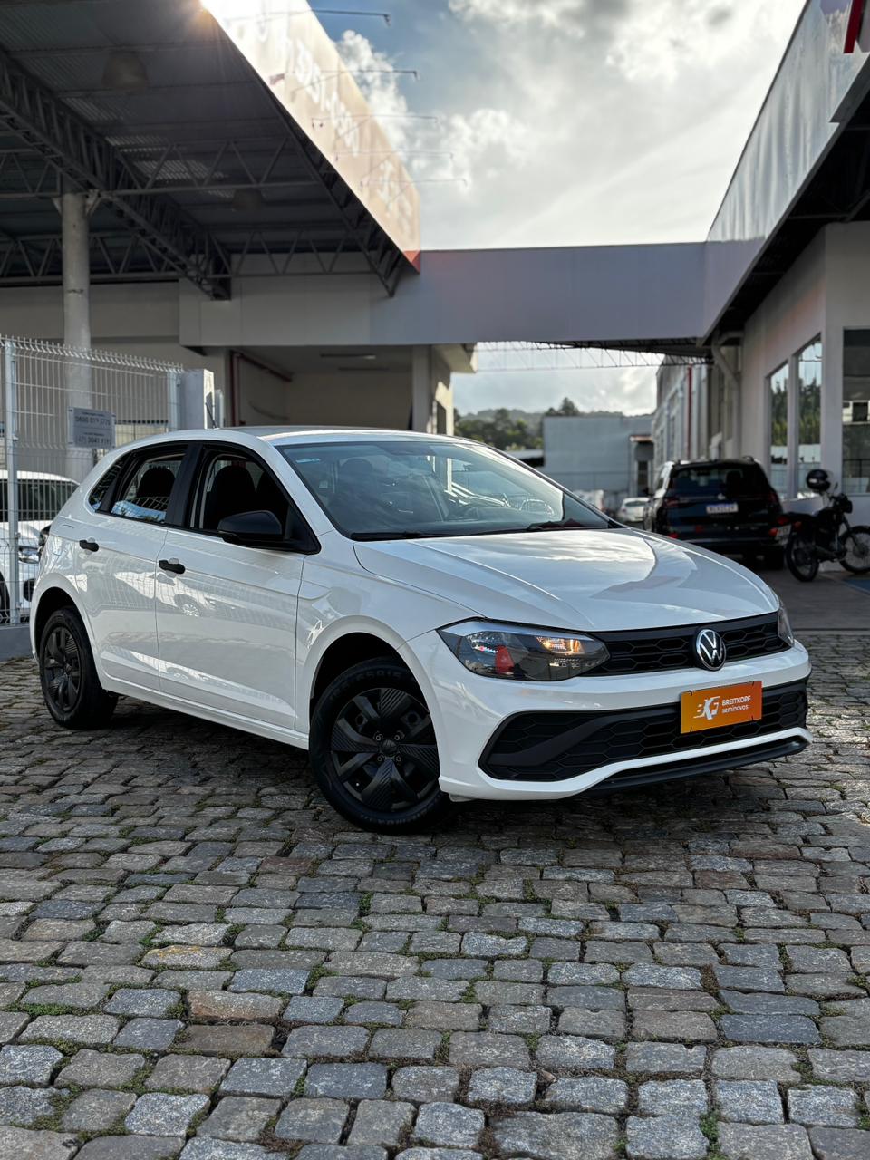 VW - Volkswagen-Polo-Track 1.0 Flex 12V 5p
