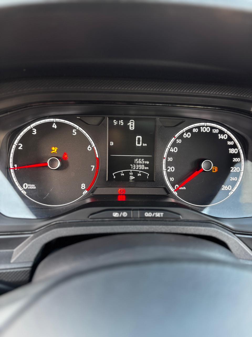 VW - Volkswagen-Polo-Track 1.0 Flex 12V 5p