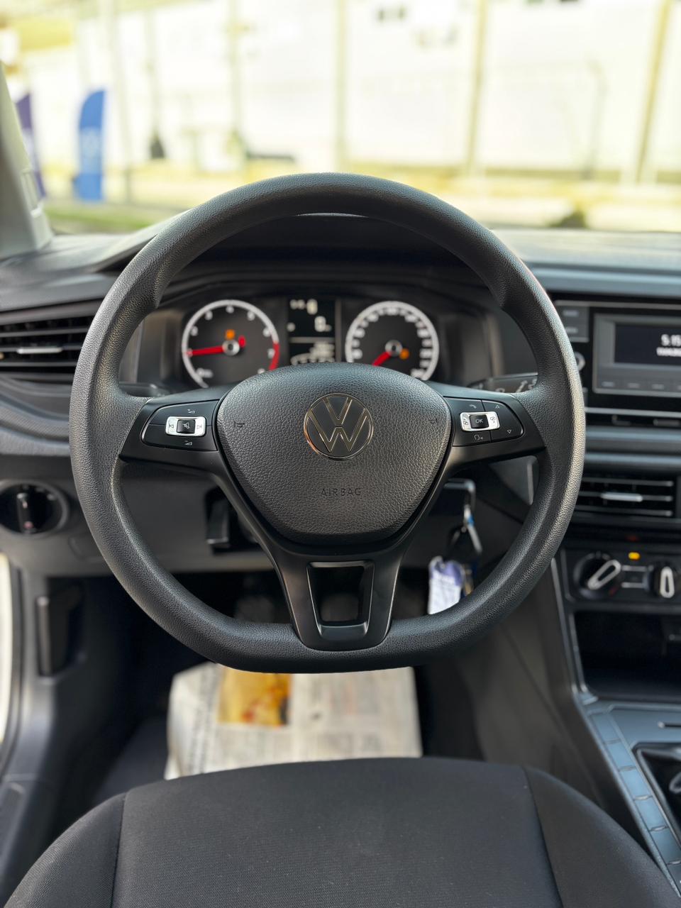 VW - Volkswagen-Polo-Track 1.0 Flex 12V 5p