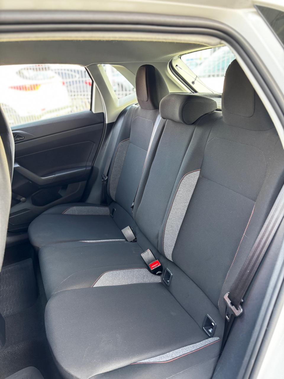 VW - Volkswagen-Polo-Track 1.0 Flex 12V 5p