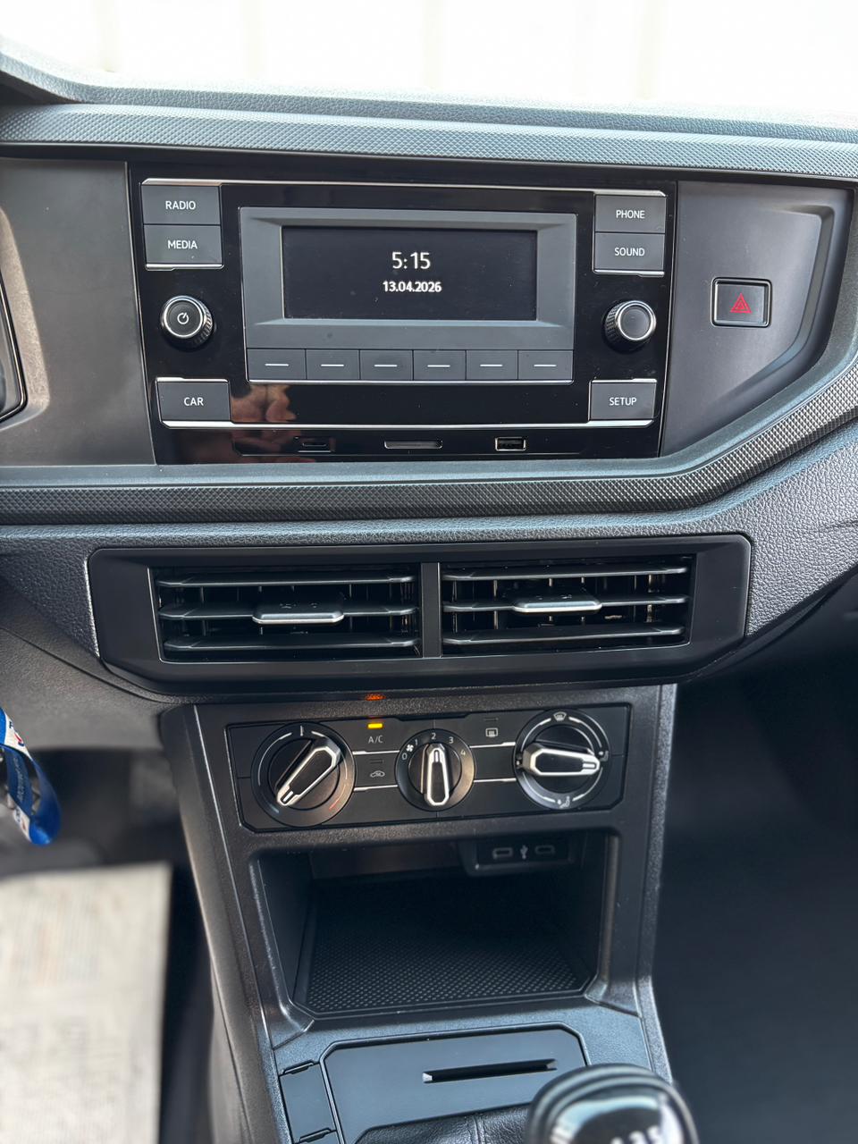 VW - Volkswagen-Polo-Track 1.0 Flex 12V 5p