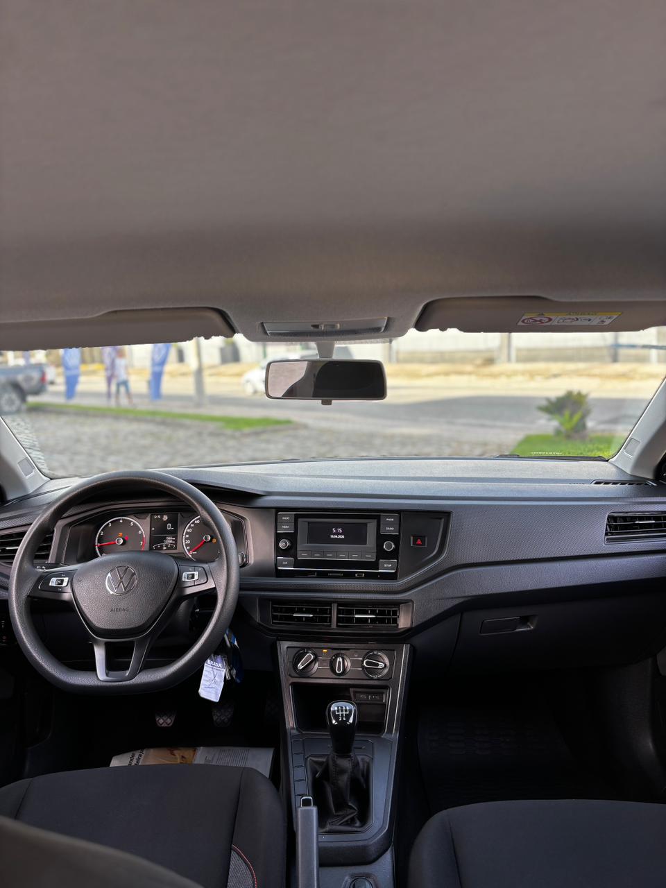 VW - Volkswagen-Polo-Track 1.0 Flex 12V 5p