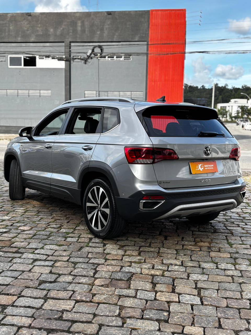 VW - Volkswagen-Taos-Highline 1.4 TSI