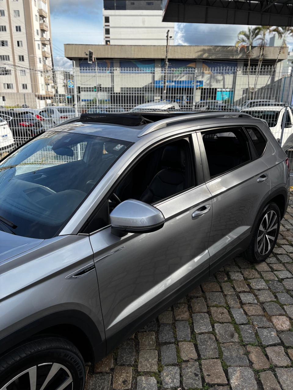 VW - Volkswagen-Taos-Highline 1.4 TSI