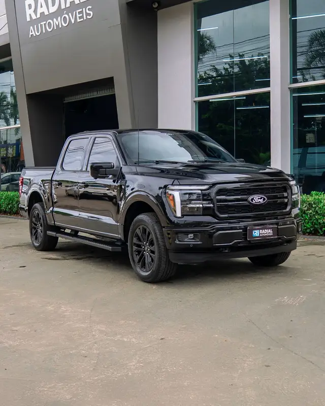Carro Ford F-150 2025 Lariat Black 5.0 (Aut.)