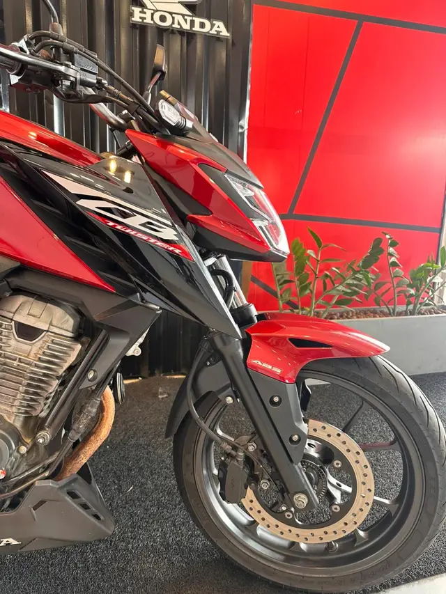 Moto Honda CB 300F Twister 2025 (ABS)