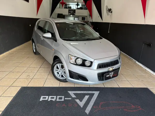 Carro Chevrolet Sonic 2013 Hatch LT