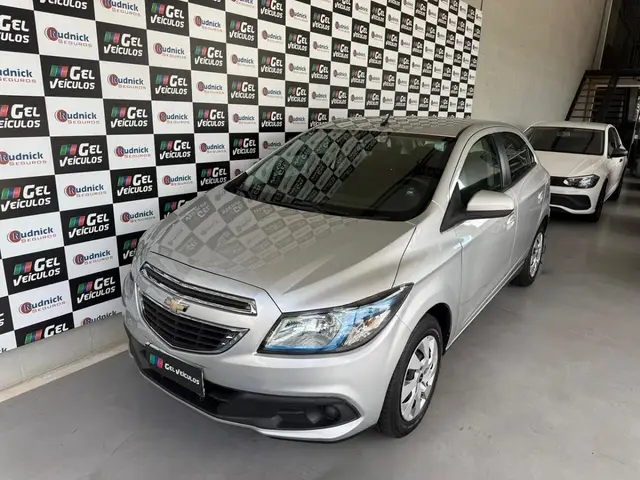 Carro Chevrolet Onix 2015 1.4 LT SPE/4