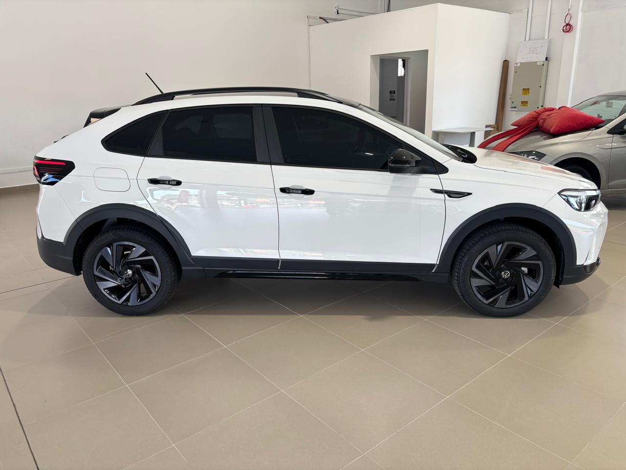 VW - Volkswagen-Nivus-Highline 200 TSI