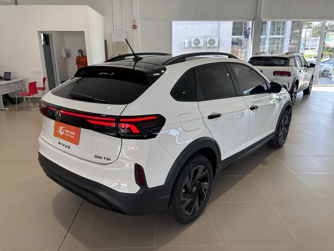 VW - Volkswagen-Nivus-Highline 200 TSI
