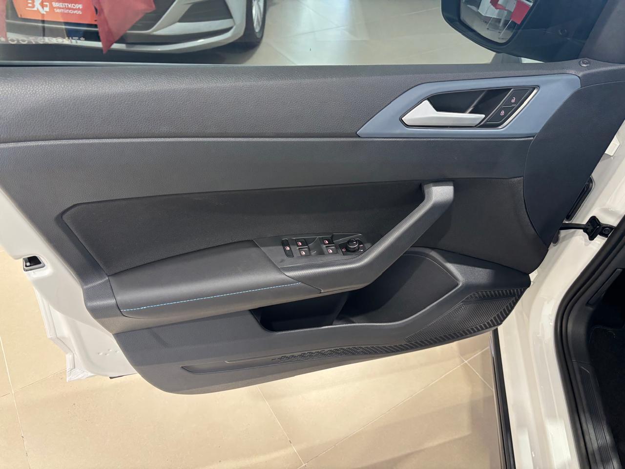 VW - Volkswagen-Nivus-Highline 200 TSI