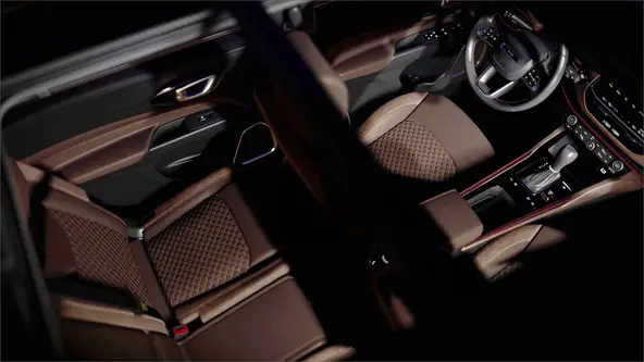 Em novo teaser, SUV de sete lugares exibe interior com muitos elementos herdados do irmão, porém com materiais mais refinados no acabamento