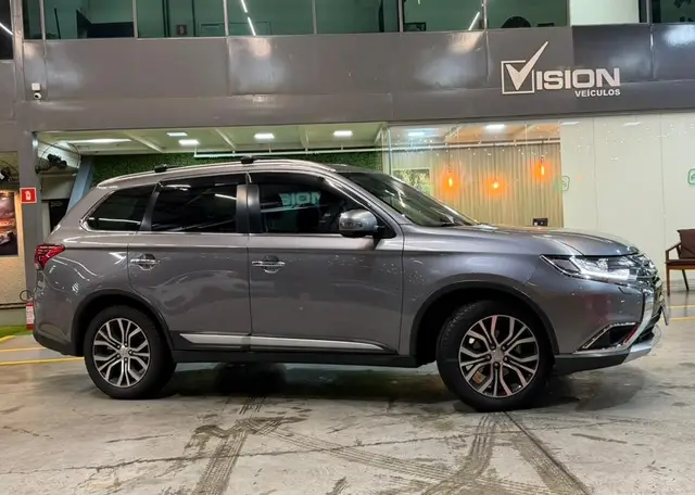 Carro Mitsubishi Outlander 2018 2.2 DI-D Mid 4WD