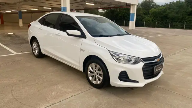 Carro Chevrolet Onix Plus 2023 LT 1.0