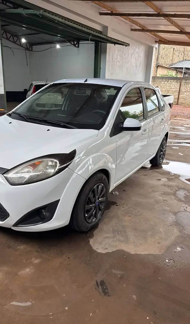 Carro Ford Fiesta Sedan 2013 Sed. 1.6 8V Flex 4p