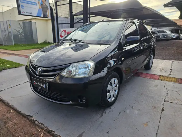 Carro Toyota Etios Sedan 2013 XS 1.5 (Flex)
