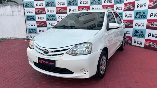 Carro Toyota Etios 2014 X 1.3 (Flex)