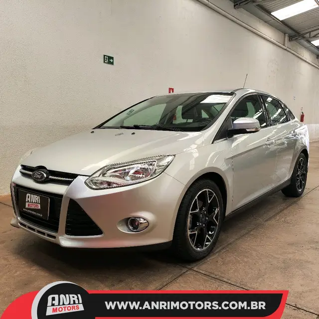Carro Ford Focus Sedan 2015 Titanium Plus 2.0 16V PowerShift (Aut)