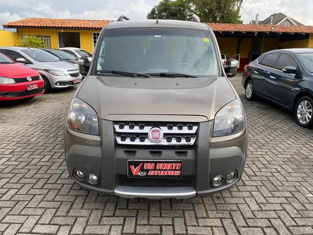 Carro Fiat Doblò 2015 Adventure 1.8 16V (Flex)