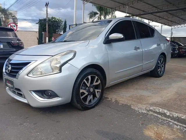 Carro Nissan Versa 2017 1.6 16V Unique CVT (Flex)