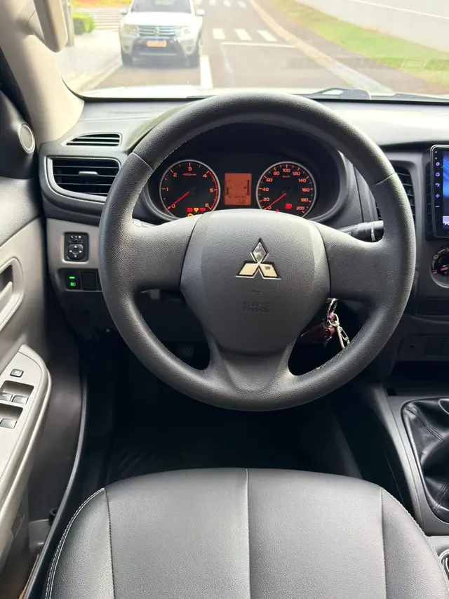 Carro Mitsubishi L200 Triton Outdoor 2022 GLX 2.4 Turbo Manual 4x4