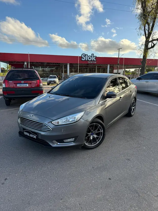 Carro Ford Focus Hatch 2016 Titanium Plus 2.0 PowerShift