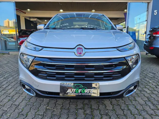 Carro Fiat Toro 2017 Freedom 2.4 TigerShark AT9 (Flex)