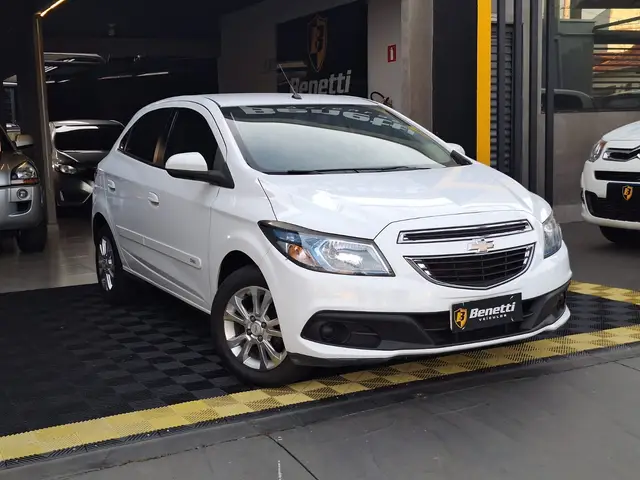 Carro Chevrolet Onix 2015 1.4 LT SPE/4 (Aut)