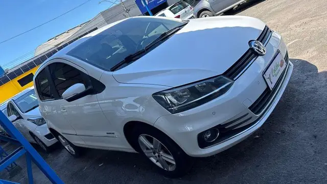 Carro Volkswagen Fox 2015 Highline 1.6 16v MSI (Flex)