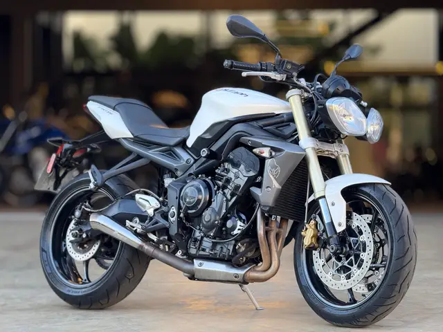 Moto Triumph Street Triple 675 2013 Street TRIPLE 675