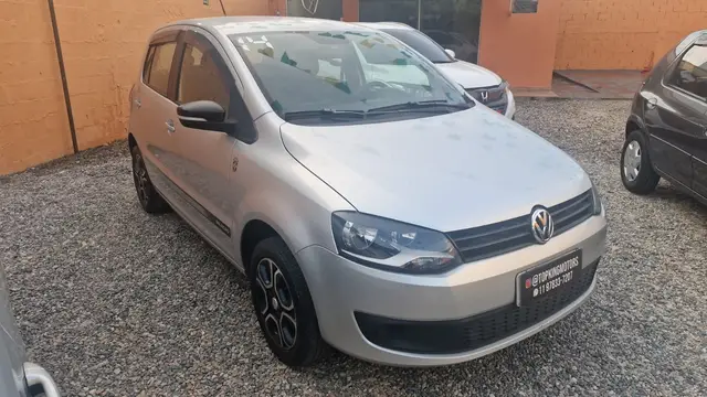 Carro Volkswagen Fox 2014 1.0 TEC Seleção (Flex)