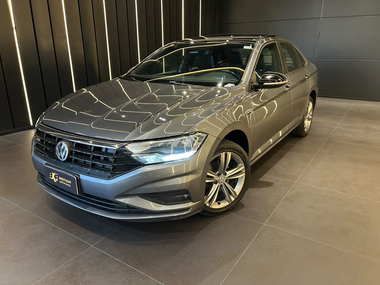 VW - Volkswagen-Jetta-1.4 250 TSI R-Line