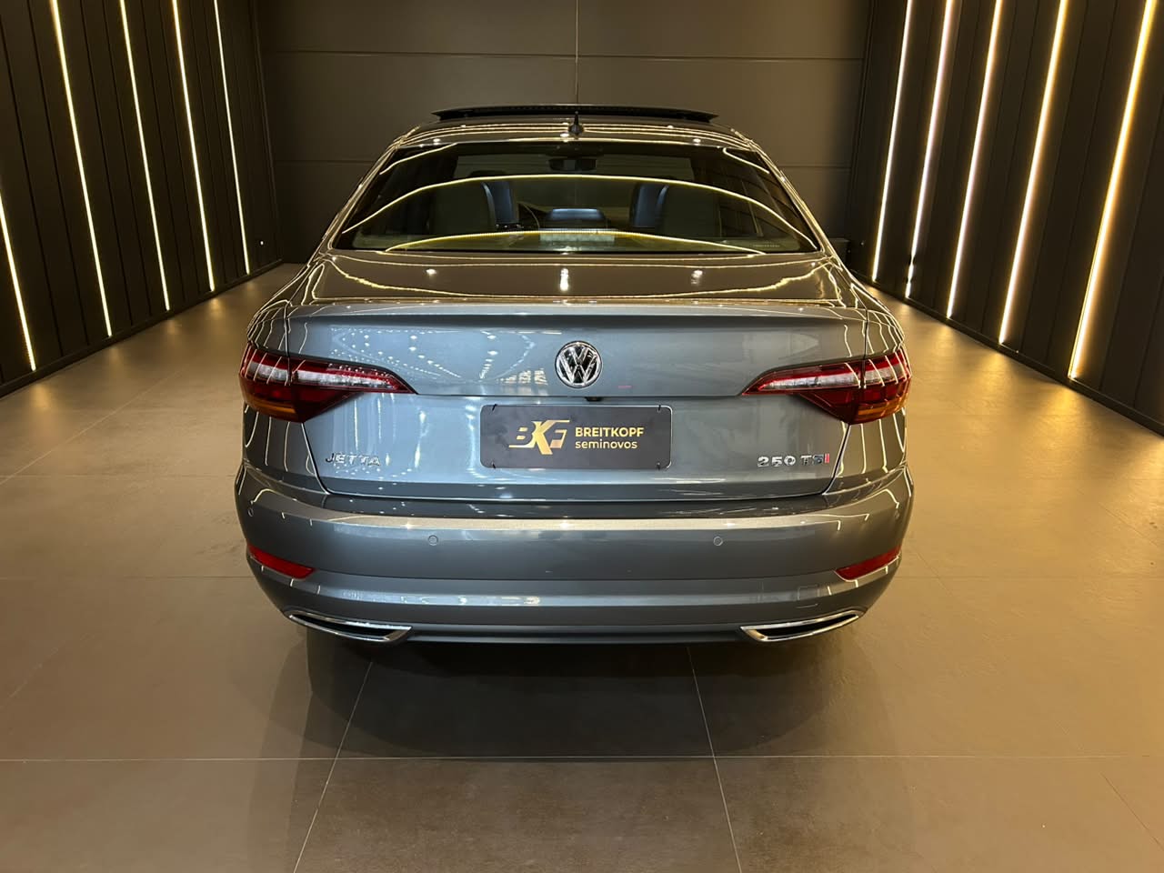 VW - Volkswagen-Jetta-1.4 250 TSI R-Line