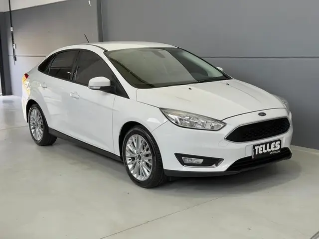 Carro Ford Focus Sedan 2015 SE 2.0 16V PowerShift (Aut)