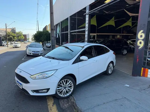 Carro Ford Focus Sedan 2017 SE 2.0 PowerShift