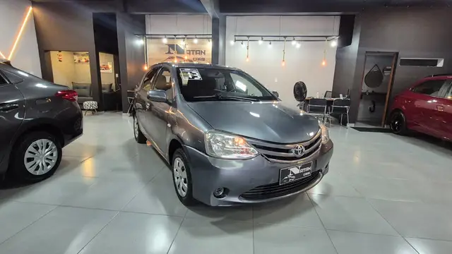 Carro Toyota Etios 2013 XS 1.3 (Flex)
