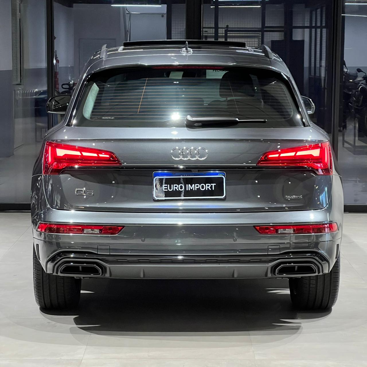 Audi-Q5-S-Line Black 2.0 TFSI Quat. S-Tronic