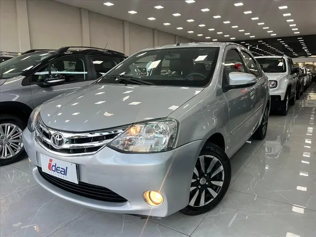 Carro Toyota Etios Sedan 2016 Platinum 1.5 (Flex)