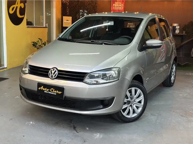 Carro Volkswagen Fox 2014 1.0 TEC (Flex) 4p